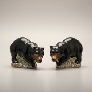 NATURE'S WINDOW Black Bear Ceramic Salt and Pepper Shaker Set
